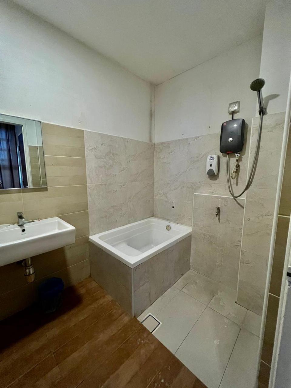 Golden Leaf Boutique Hotel Nusa Idaman Formerly Known As Ariana Hotel ยะโฮร์บาห์รู ภายนอก รูปภาพ