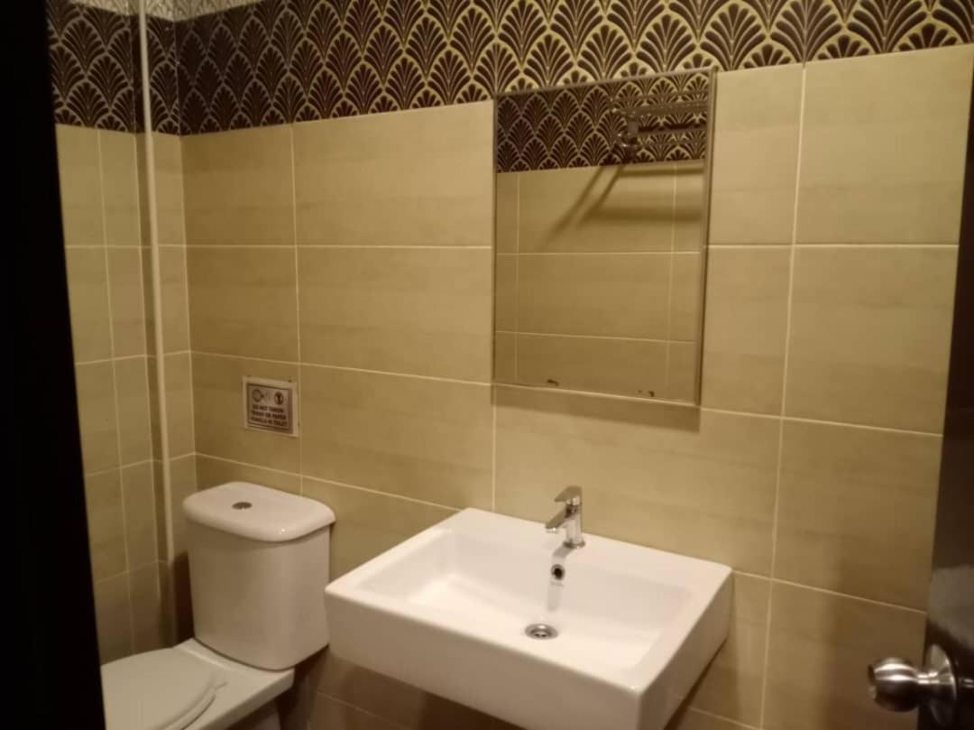 Golden Leaf Boutique Hotel Nusa Idaman Formerly Known As Ariana Hotel ยะโฮร์บาห์รู ภายนอก รูปภาพ